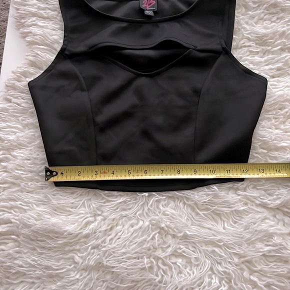2B by Bebe Cut out Crop Top in a Sz S Cute! 🤩 - Picture 8 of 11